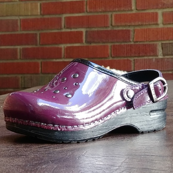 dansko youth clogs